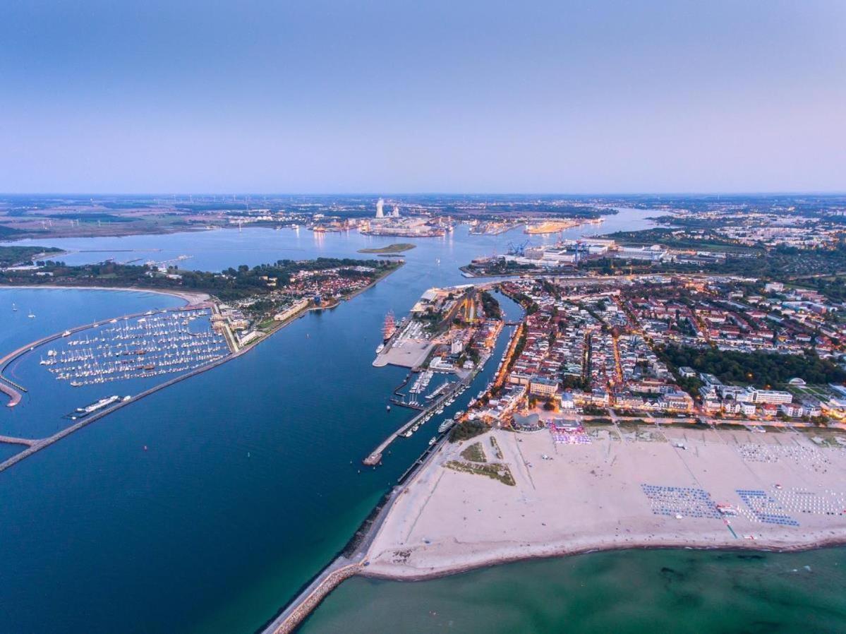 Lotsenhaus/Ostseewelle Rostock Buitenkant foto